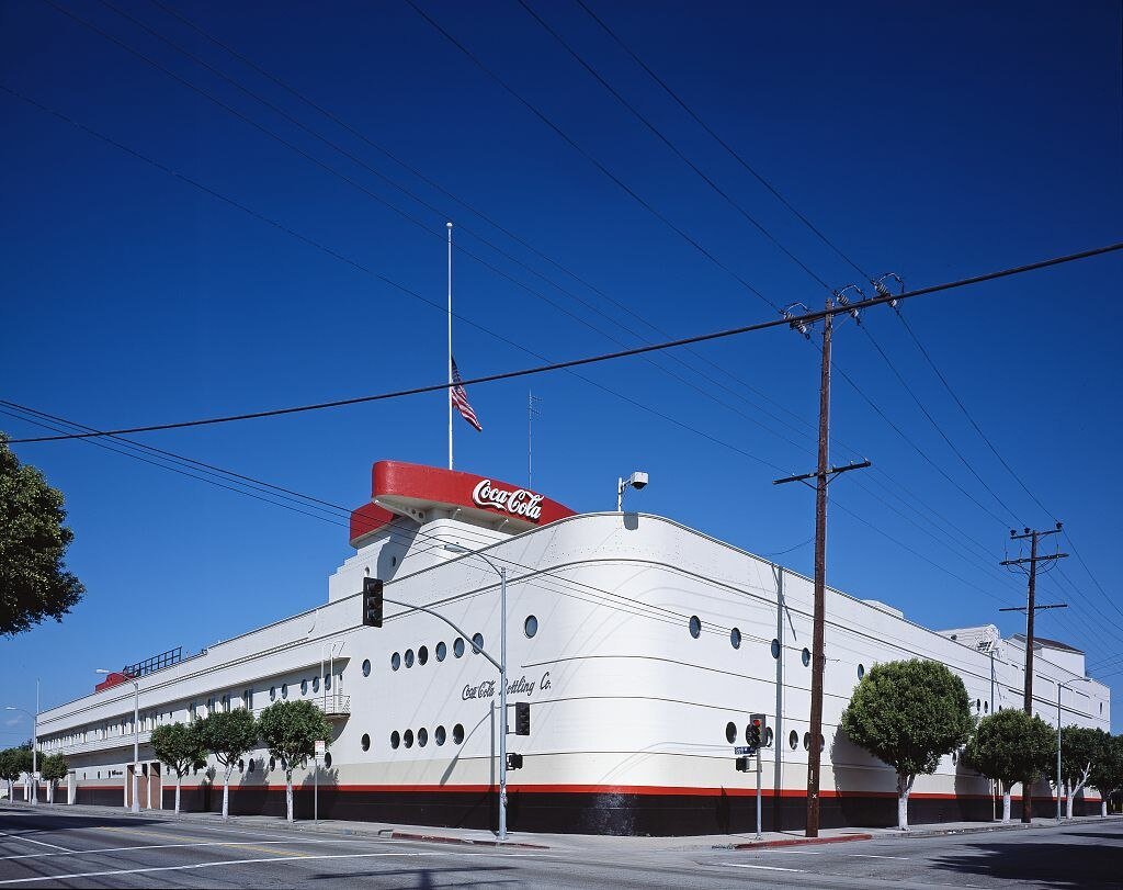 Featured image of Los Angeles Architecture 101: Streamline Moderne